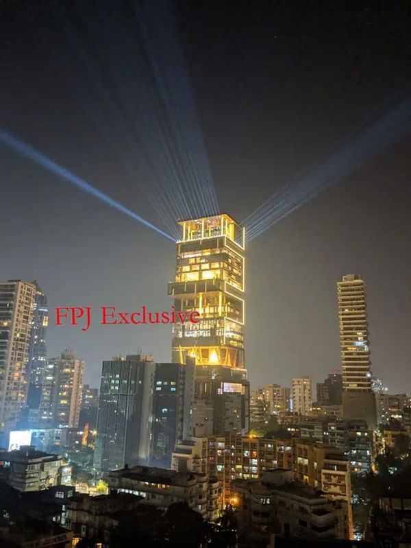 Tỷ phú giàu nhất châu Á ăn mừng cháu trai đầu tiên theo cách khiến ai cũng trầm trồ, cậu bé vàng càng được cưng chiều nhờ mang đặc điểm này-4