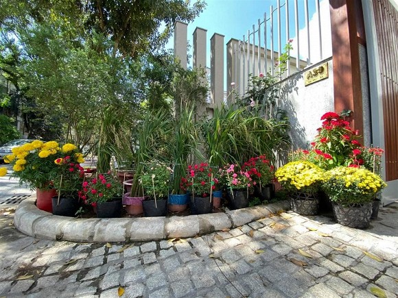 Biệt thự triệu đô sang xịn, ngập tràn hoa của diễn viên Quý Bình và bà xã doanh nhân-12