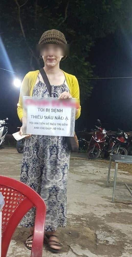 Cô gái thiếu máu não cầm biển xin tiền bất ngờ xuất hiện đi xe máy mua vàng, lòng tốt con người bị lợi dụng?-5