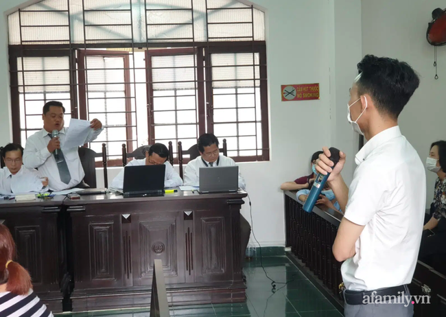 Bất ngờ tại phiên xét xử tài xế Mercedes gây tai nạn kinh hoàng ở TP.HCM: Mẹ bị cáo gào khóc tố nữ tiếp viên hàng không nói sai sự thật-3