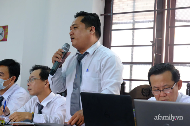 Bất ngờ tại phiên xét xử tài xế Mercedes gây tai nạn kinh hoàng ở TP.HCM: Mẹ bị cáo gào khóc tố nữ tiếp viên hàng không nói sai sự thật-4