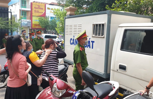 Bất ngờ tại phiên xét xử tài xế Mercedes gây tai nạn kinh hoàng ở TP.HCM: Mẹ bị cáo gào khóc tố nữ tiếp viên hàng không nói sai sự thật-8