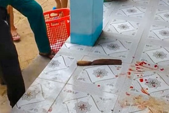 Cô giáo dùng dao tấn công đồng nghiệp