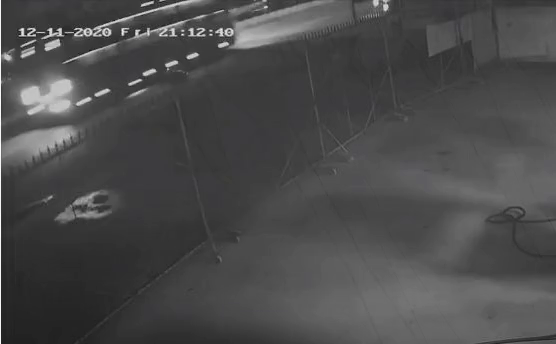 Té giữa đường nhưng không được ai giúp, nam thanh niên bị xe khách cán: 4 người làm ngơ có phải chịu trách nhiệm?-1