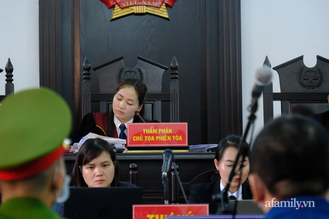 Tài xế Mercedes tông nữ tiếp viên hàng không thương tật 79% bị đề nghị 6-7 năm tù, bồi thường gần 2 tỷ đồng, luật sư đề nghị tăng nặng-1