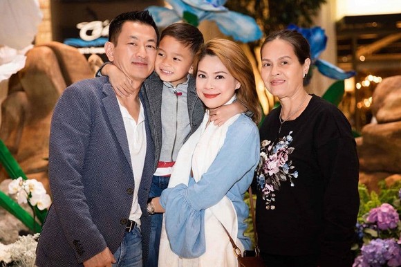 Loạt ảnh con trai 10 tuổi của Ngô Kiến Huy bên mẹ đẻ Thụy Anh và em gái cưng khiến fan tan chảy-1