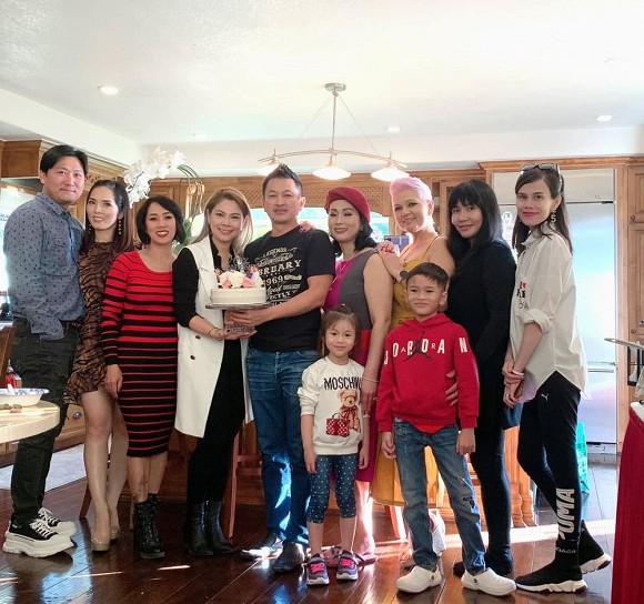 Loạt ảnh con trai 10 tuổi của Ngô Kiến Huy bên mẹ đẻ Thụy Anh và em gái cưng khiến fan tan chảy-10