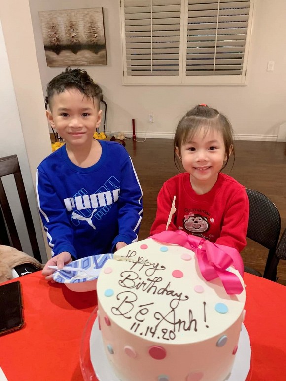 Loạt ảnh con trai 10 tuổi của Ngô Kiến Huy bên mẹ đẻ Thụy Anh và em gái cưng khiến fan tan chảy-11