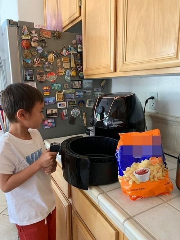 Loạt ảnh con trai 10 tuổi của Ngô Kiến Huy bên mẹ đẻ Thụy Anh và em gái cưng khiến fan tan chảy-9