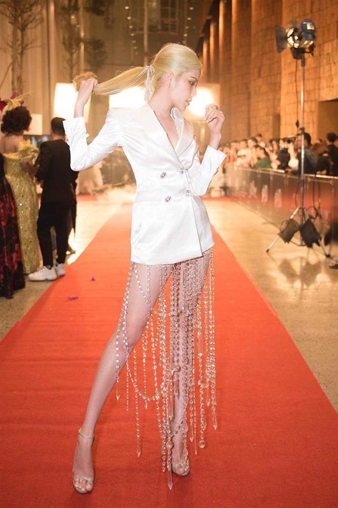 Cú trượt dài nhan sắc của Nam Em: Từ bản sao HH Đặng Thu Thảo đến thảm họa thời trang khiến dân tình ngán ngẩm-10