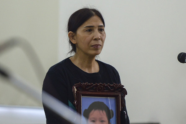 Bà ngoại viết đơn xin giảm án cho đôi vợ chồng bạo hành con 3 tuổi đến chết: Luật sư phân tích liệu 2 bị cáo có được giảm án?-3