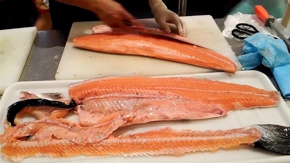 2020 đại hạ giá: Hải sản ‘nhà giàu’ tràn vỉa hè, mua cả mâm về ăn-3