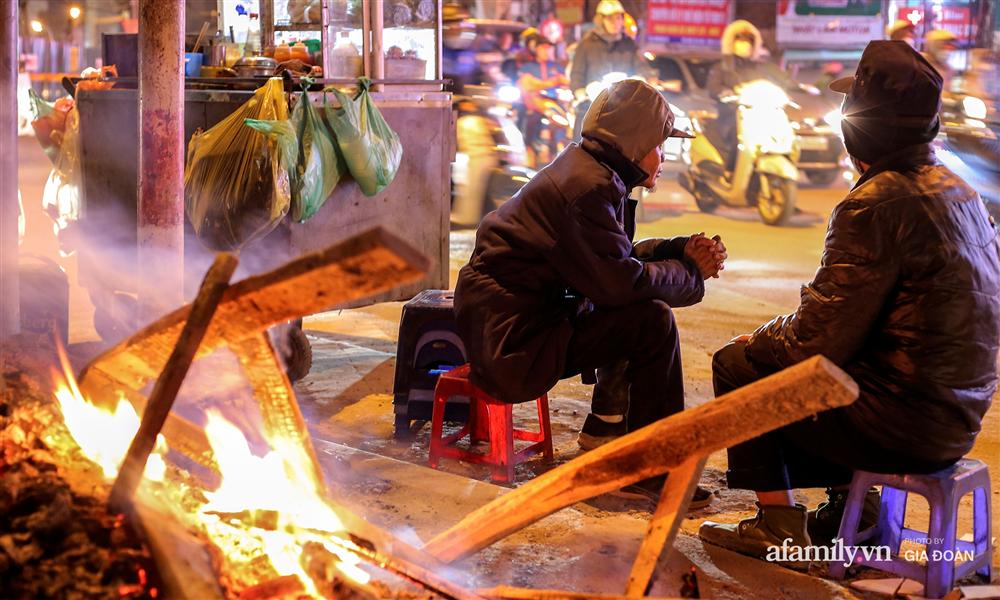 Phận đời vô gia cư đằm mình trong cái lạnh thấu xương đêm Hà Nội: Người ta có nhà để về, có con cháu quây quần, tôi mấy chục năm lang thang ngoài đường rồi cũng quen-15