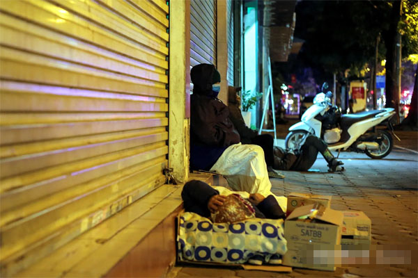 Phận đời lênh đênh trong căn nhà vé số ở Sài Gòn: Người mất vì Covid-19, người mòn mỏi đợi chuyến xe cuối cùng để về quê-19