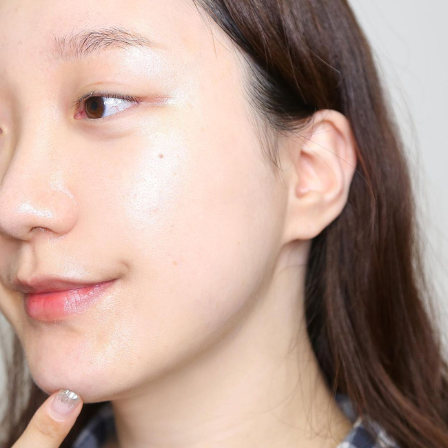 Ngày siêu khô hanh da muốn nẻ toác, chị em hãy ghim 3 chiêu trò dưỡng ẩm cho da mọng mướt từ sáng đến khuya-2