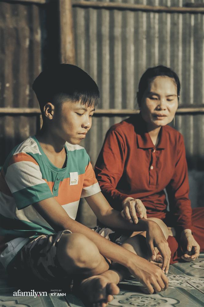 Hành trình ly kỳ như trên phim của 3 đứa trẻ đạp xe 400km suốt 5 ngày từ Cà Mau lên Sài Gòn để thăm mẹ: Tin nhắn cắt đứt hi vọng của người mẹ, tụi con đi thêm 1 ngày nữa sẽ không sống nổi!-4