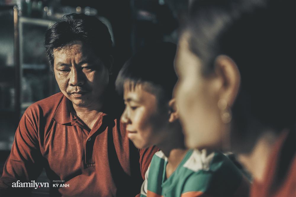 Hành trình ly kỳ như trên phim của 3 đứa trẻ đạp xe 400km suốt 5 ngày từ Cà Mau lên Sài Gòn để thăm mẹ: Tin nhắn cắt đứt hi vọng của người mẹ, tụi con đi thêm 1 ngày nữa sẽ không sống nổi!-8