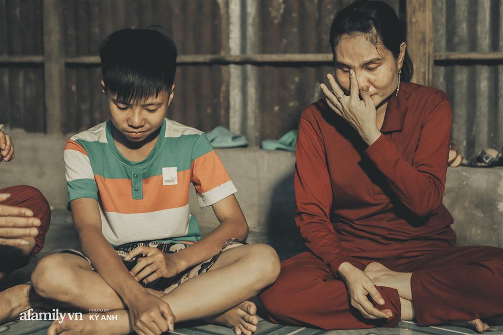 Hành trình ly kỳ như trên phim của 3 đứa trẻ đạp xe 400km suốt 5 ngày từ Cà Mau lên Sài Gòn để thăm mẹ: Tin nhắn cắt đứt hi vọng của người mẹ, tụi con đi thêm 1 ngày nữa sẽ không sống nổi!-9