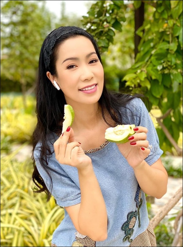 NSƯT Trịnh Kim Chi phụ chồng đại gia làm vườn, hé lộ vườn lan đắt giá trong biệt thự rộng 200m2-12