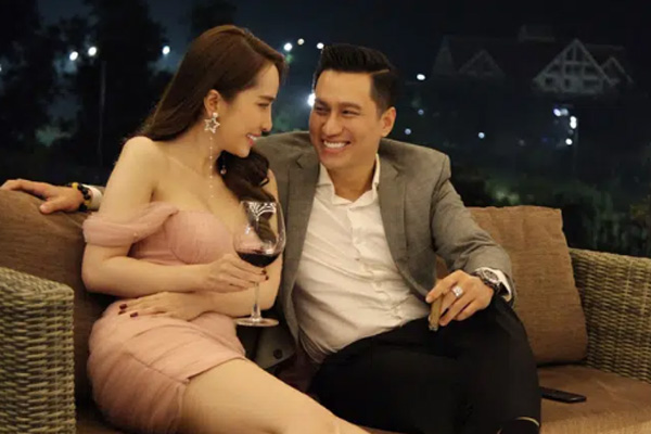 Việt Anh và Quỳnh Nga lại dính như sam khi tụ tập cùng hội bạn thân-5