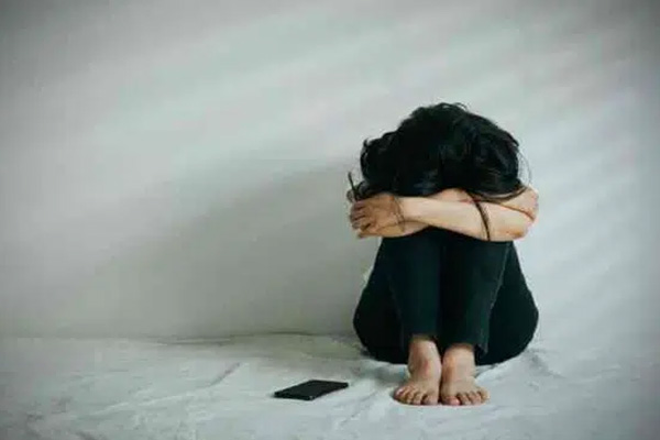 Bắt vợ phục vụ bạn thân từ đêm đến sáng sớm, người chồng nhận cái kết đắng ngắt, trở thành trò cười cho thiên hạ-1