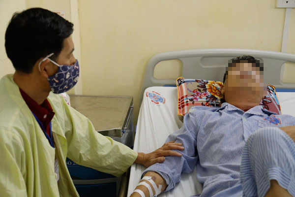 Ho đờm 1 tháng, người đàn ông Hưng Yên phát hiện ung thư giai đoạn cuối-1