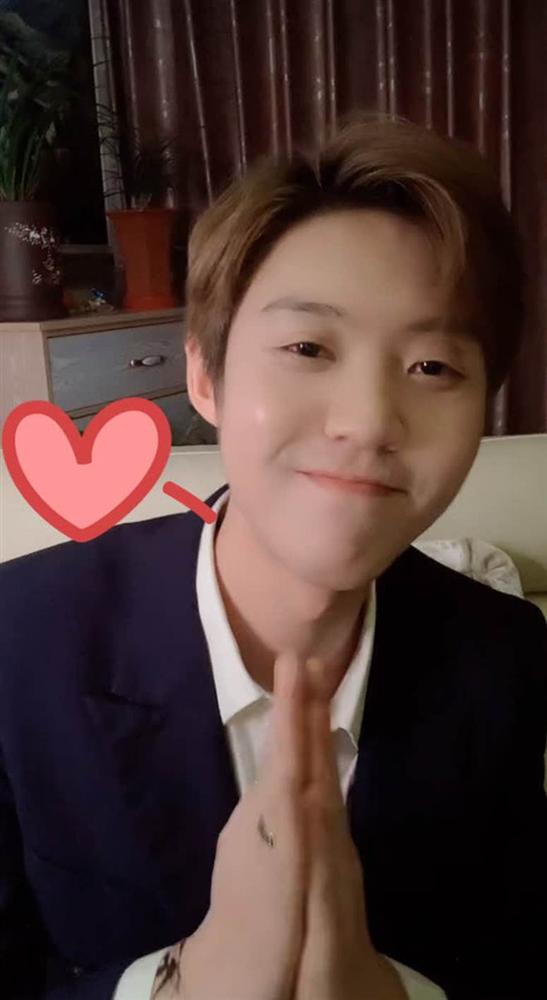 Hậu Hoàng bất ngờ có phiên bản song trùng, giới tính tuy khác mà nụ cười thì giống hệt-3