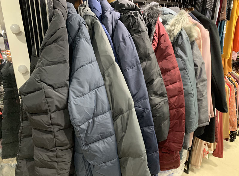 Ba ngày rét đậm bán hết bay 1.000 chiếc áo phao, thu về tiền tỷ-2