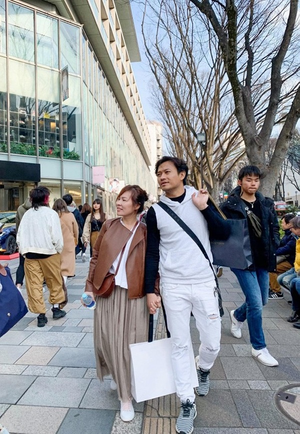 Trợ lý tiết lộ điều ít ai biết về vợ Quý Bình, Trang Trần cũng hết lời khen ngợi-12