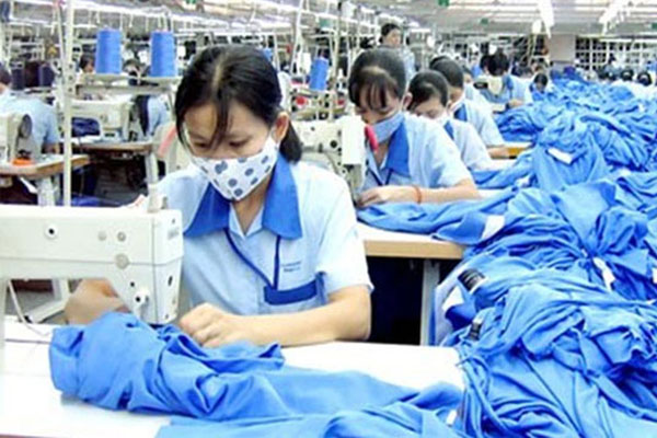 Từ 1/1/2021, lương của chồng có thể chuyển thẳng vào tài khoản vợ nhưng chỉ trong trường hợp này-2