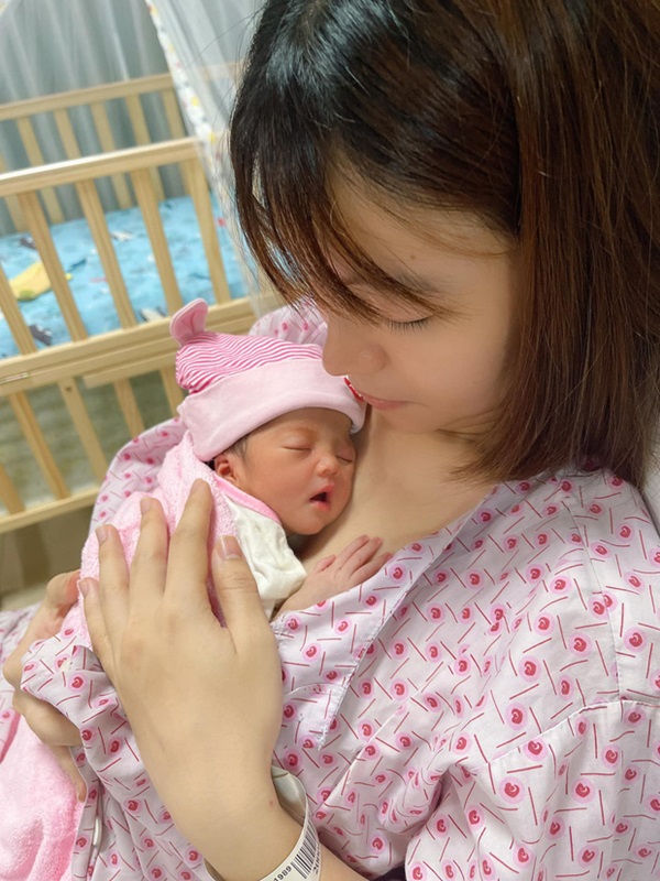 Mạc Văn Khoa công khai cận mặt con gái đầu lòng nặng 1,9kg vì sinh non, lần đầu hé lộ tên thật của bé-3