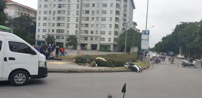 Hà Nội: Nam thanh niên đi xe máy bị hất tung sau va chạm với xe buýt, tử vong tại chỗ-2