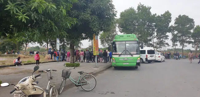 Hà Nội: Nam thanh niên đi xe máy bị hất tung sau va chạm với xe buýt, tử vong tại chỗ-3