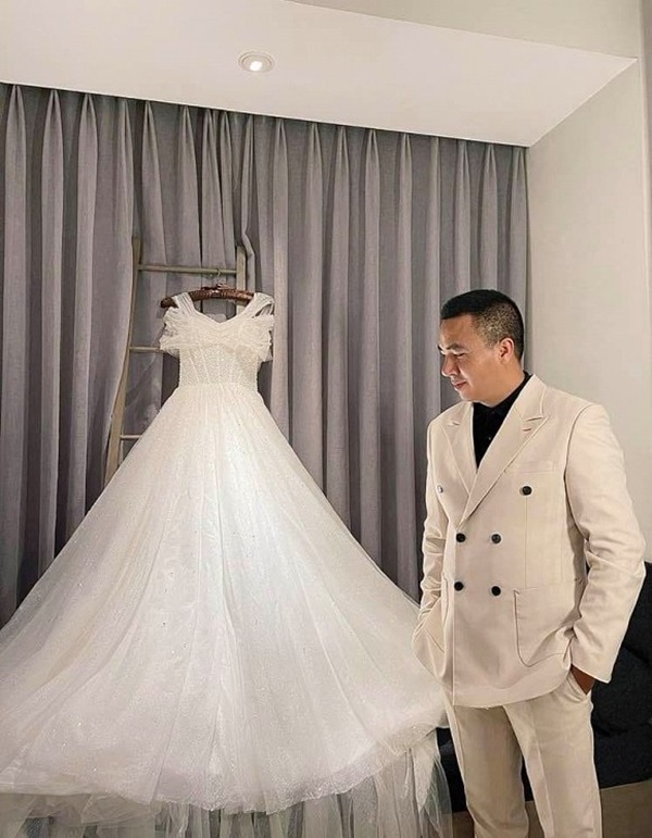MC Nguyễn Hoàng Linh tung ảnh cưới, rộ tin đồn sắp lên xe hoa lần hai-1