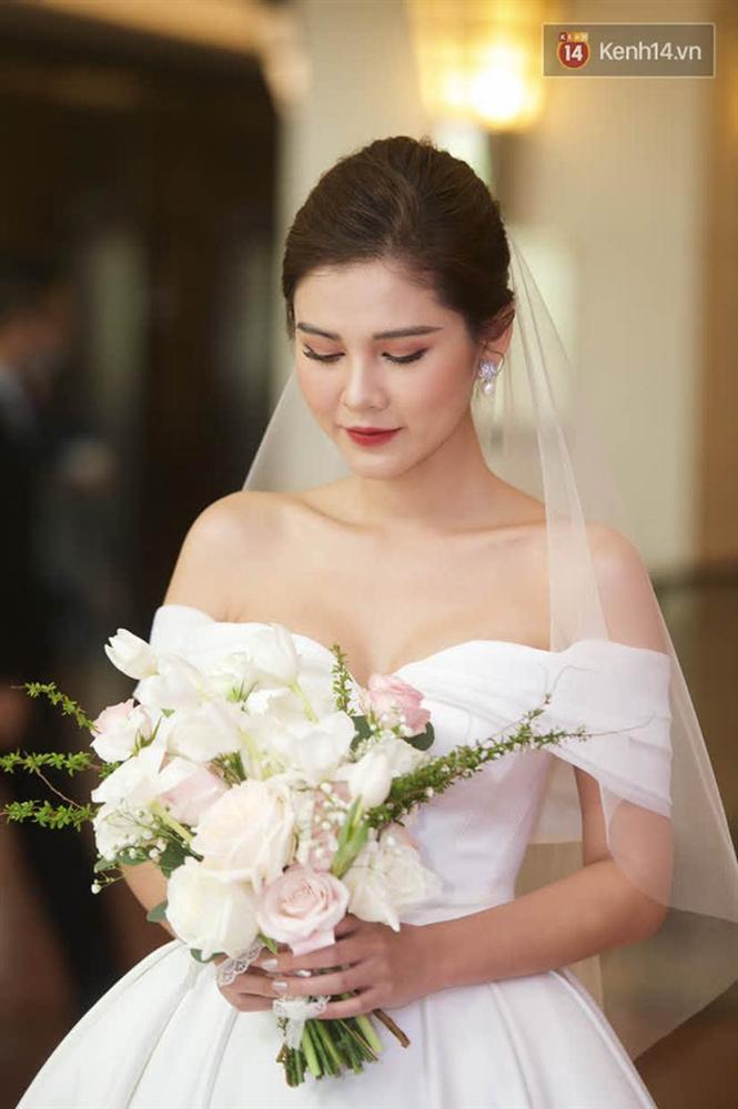 Nhan sắc cô dâu Thu Hoài trong ngày cưới chồng CEO: Phong độ xinh đẹp không giảm dù chỉ 1mm!-7