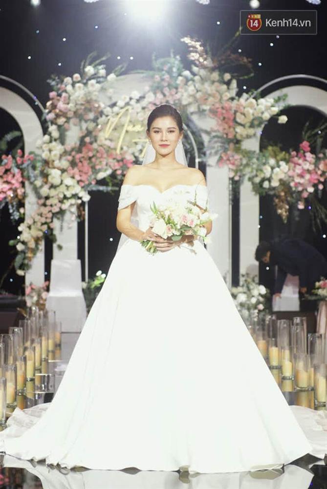 Nhan sắc cô dâu Thu Hoài trong ngày cưới chồng CEO: Phong độ xinh đẹp không giảm dù chỉ 1mm!-8