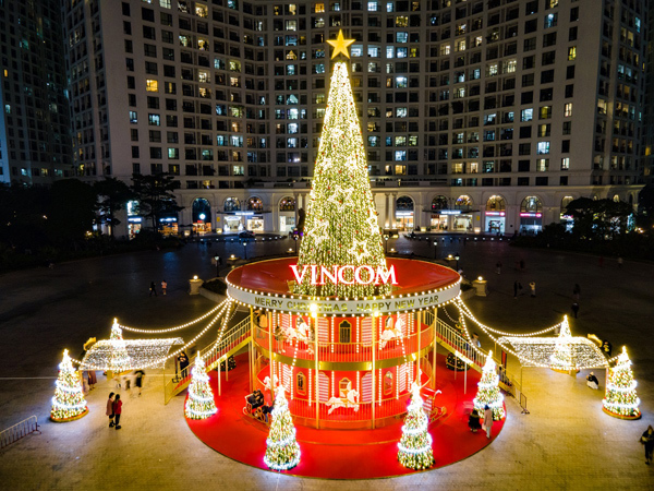 Không gian Giáng sinh đậm sắc màu cổ tích ở ‘xứ sở’ Vincom-1