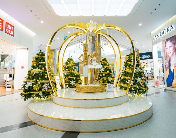 Không gian Giáng sinh đậm sắc màu cổ tích ở ‘xứ sở’ Vincom-4