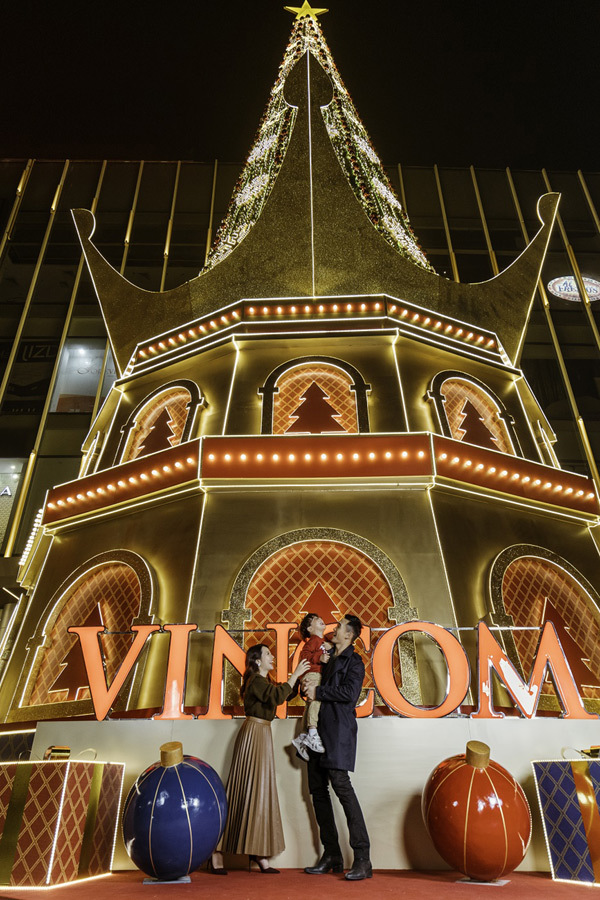 Không gian Giáng sinh đậm sắc màu cổ tích ở ‘xứ sở’ Vincom-5