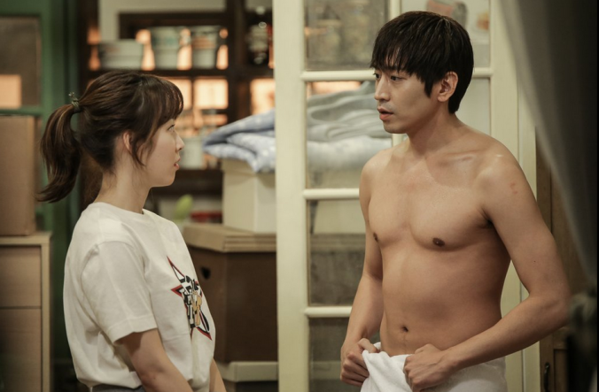 Mùa đông rét căm căm chồng vẫn tắm 3 lần/ngày, một hôm sợ anh cảm tôi xuống xem thì chết sững với cái bóng trong đêm-2