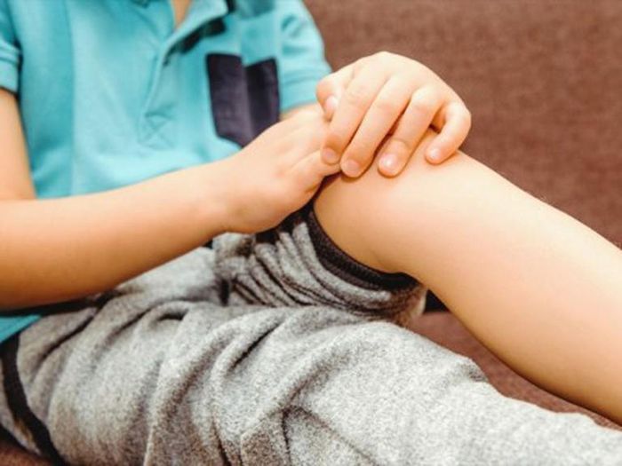 Bé trai 8 tuổi hay bị đau chân trước khi đi ngủ: Bác sĩ đưa ra kết luận bất ngờ-2