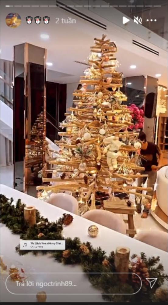 Sao Việt trang hoàng đón Giáng sinh: Đàm Vĩnh Hưng, Ngọc Trinh&nbsp;xa hoa khó ai sánh bằng,&nbsp;nhà Hà Tăng quá đỗi ấm áp,&nbsp;bình yên-1