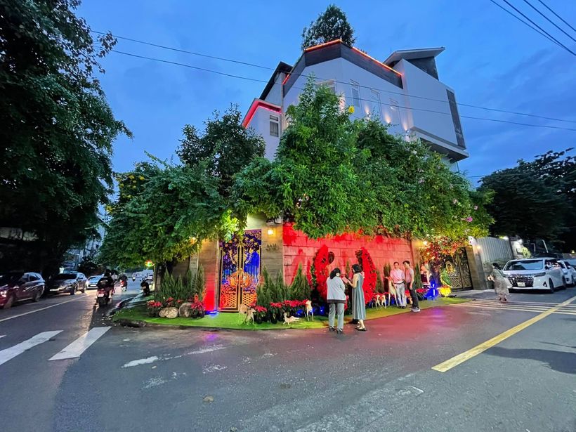 Sao Việt trang hoàng đón Giáng sinh: Đàm Vĩnh Hưng, Ngọc Trinh xa hoa khó ai sánh bằng, nhà Hà Tăng quá đỗi ấm áp, bình yên-4