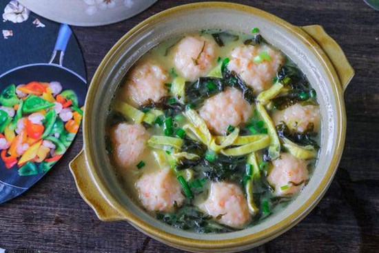 Trời lạnh, nấu canh rong biển kiểu này vừa ngon lại bổ, thơm nức không mùi tanh