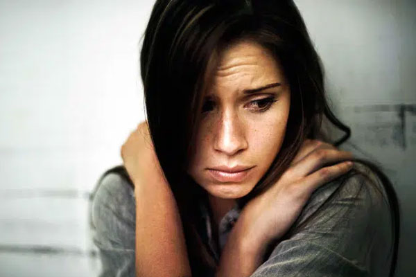 Nghĩ đến chuỗi ngày sống cùng chồng cũ mà tôi rùng mình, song trước câu nói của con gái, tôi muốn gạt tất cả mà quay về đoàn tụ với anh ta-1