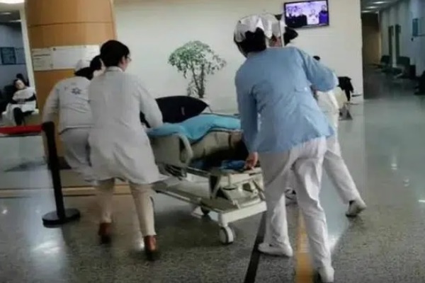 Không chỉ ốm nghén, hành trình mang thai còn khiến các mẹ đối mặt hàng loạt điều kinh khủng này-4