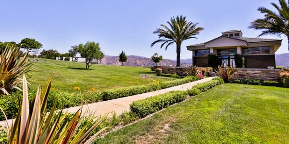 Địa điểm diễn ra tang lễ và chôn cất cố nghệ sĩ Chí Tài tại Mỹ-6