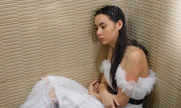 Nhớ mẹ nên cưới xong liền trở về nhà chơi trong chốc lát, chẳng ngờ khi quay về liền bị nhà chồng xỉ vả không thương tiếc-1