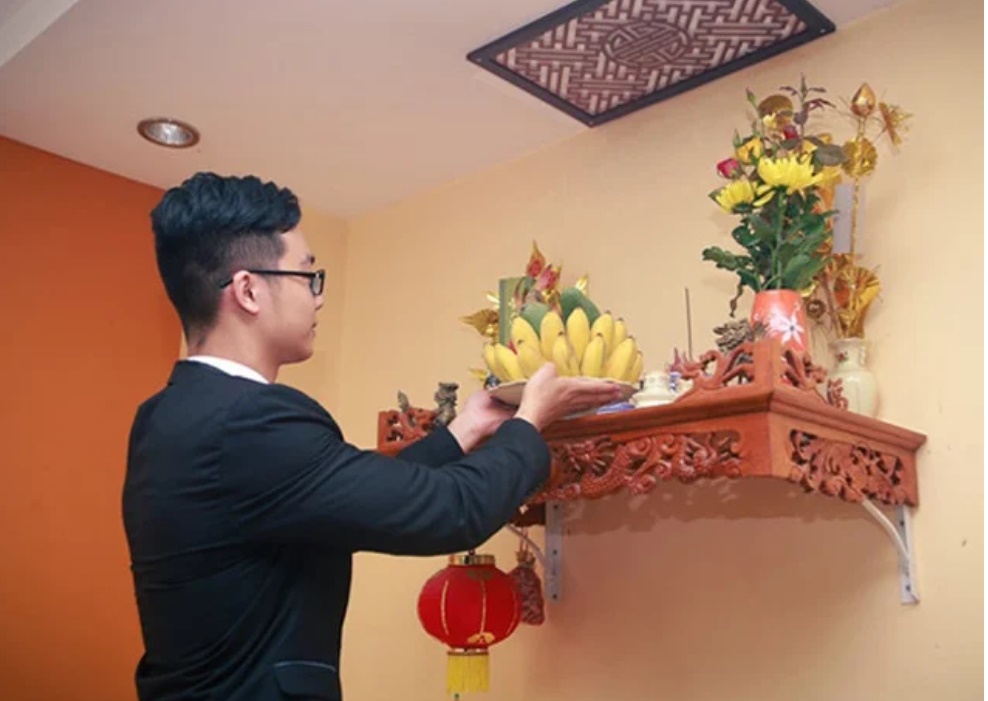 Cuối năm lau bàn thờ đừng dùng nước lã, làm theo cách này để tài lộc hanh thông, năm mới có phúc-1