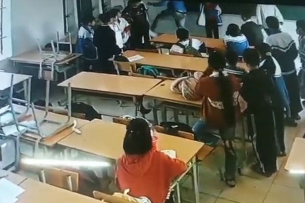 8 năm trước khóc ngất ở sân bay Nội Bài vì thần tượng, nam sinh này bị cả nước đua nhau chế ảnh, cuộc sống hiện tại mới bất ngờ-8